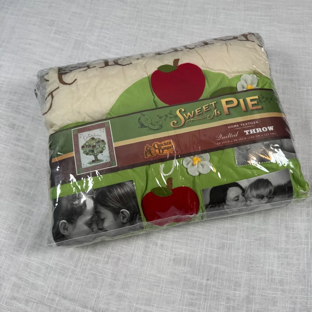 NWT Cracker Barrel Generations‎ Photo Sleeve Quilted Throw Blanket Family Tree